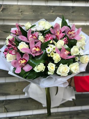 Букет цветов из: Розы и Хризантемы в Васильевское